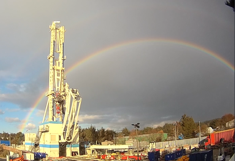 Geothermal drilling rig with rainbow