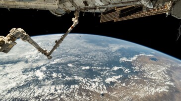 NASA-Canadarm-Harmony-Earth.jpg