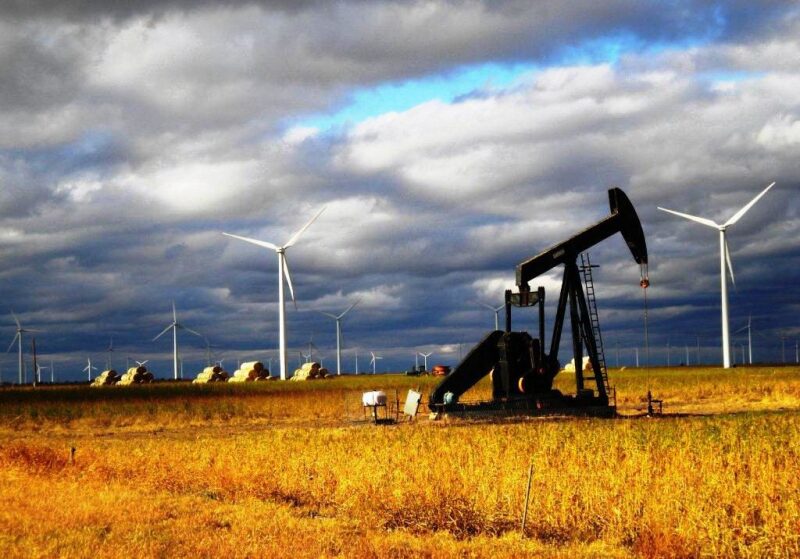 jpt-2016-10-wind-turbines-oil-field.jpg