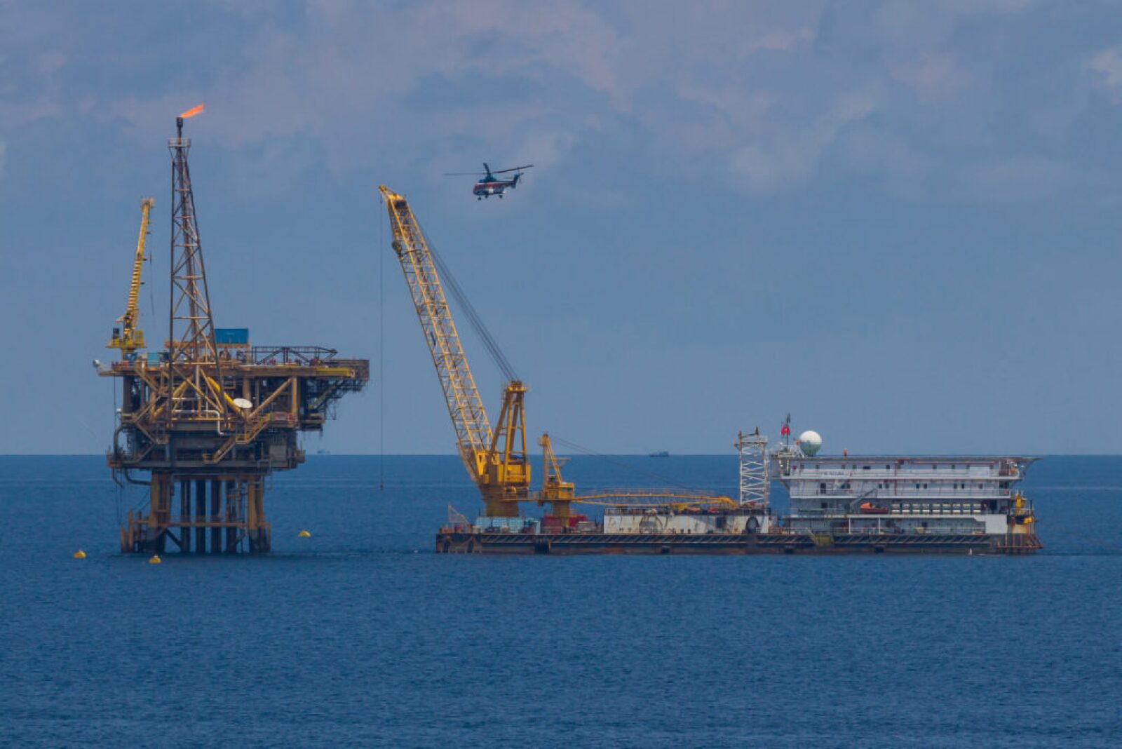 Safety for a Helicopter Load/Unload Operation on an Offshore Platform