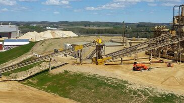 jpt-2017-08-fracsand-hero-1.jpg