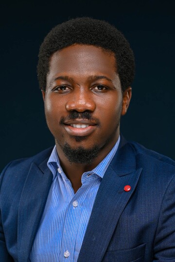 A Fellow of the Young African Leaders Initiative, Olawale Ajayi is an offshore production operations engineer and young professionals leader who educates the next generation about the energy industry and serves the local community through volunteer work.
