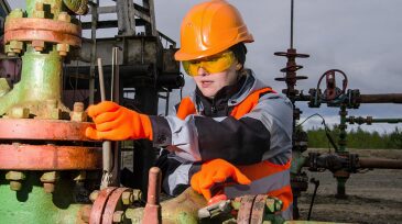 twa-2017-12-hotstuffsafetywear-hero.jpg
