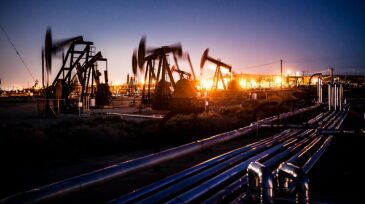 jpt-2019-9-us-crude-production-drop-getty-hero.jpg