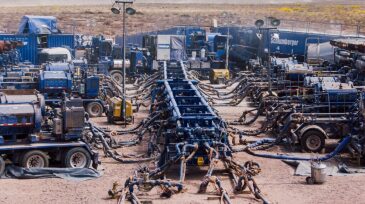 jpt-2020-slb-frac-fleet.jpg
