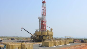 jpt_uganda_walking_rig_sinopec.jpg