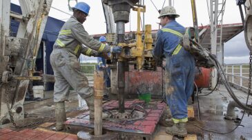 2018-jpt-ghawar-permian-hero.jpg