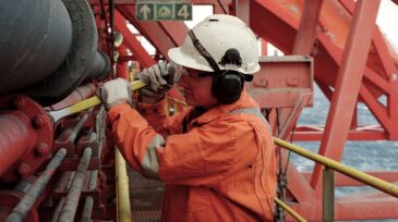jpt-2020-offshore-worker-hero1.jpg