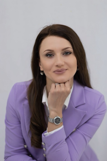 Hadziavdic_Ina_Headshot.png
