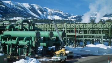 dreamstime-Mammoth-Geothermal.jpg