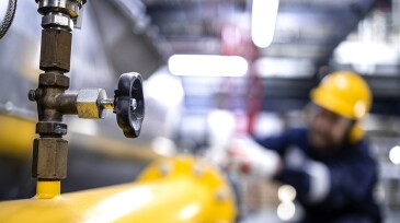 Production of LPG or LNG in gas refinery.