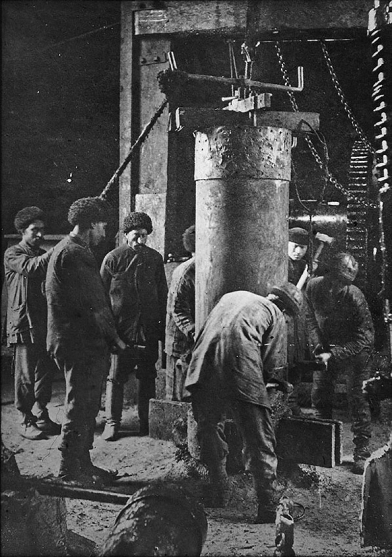 Oilfield workers drilling and completing wells in Baku before the Russian Revolution.