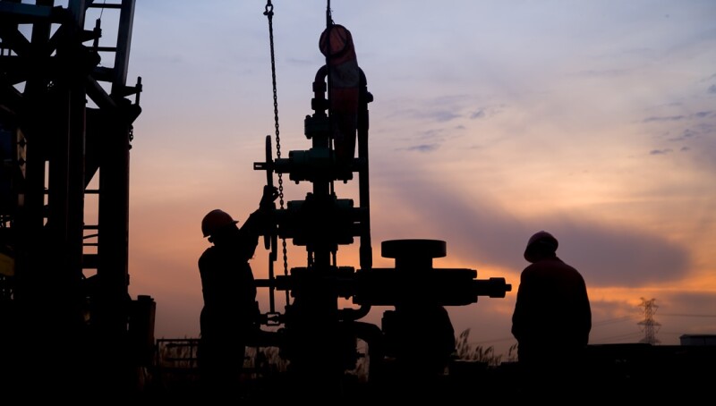 oil field, the oil workers are working