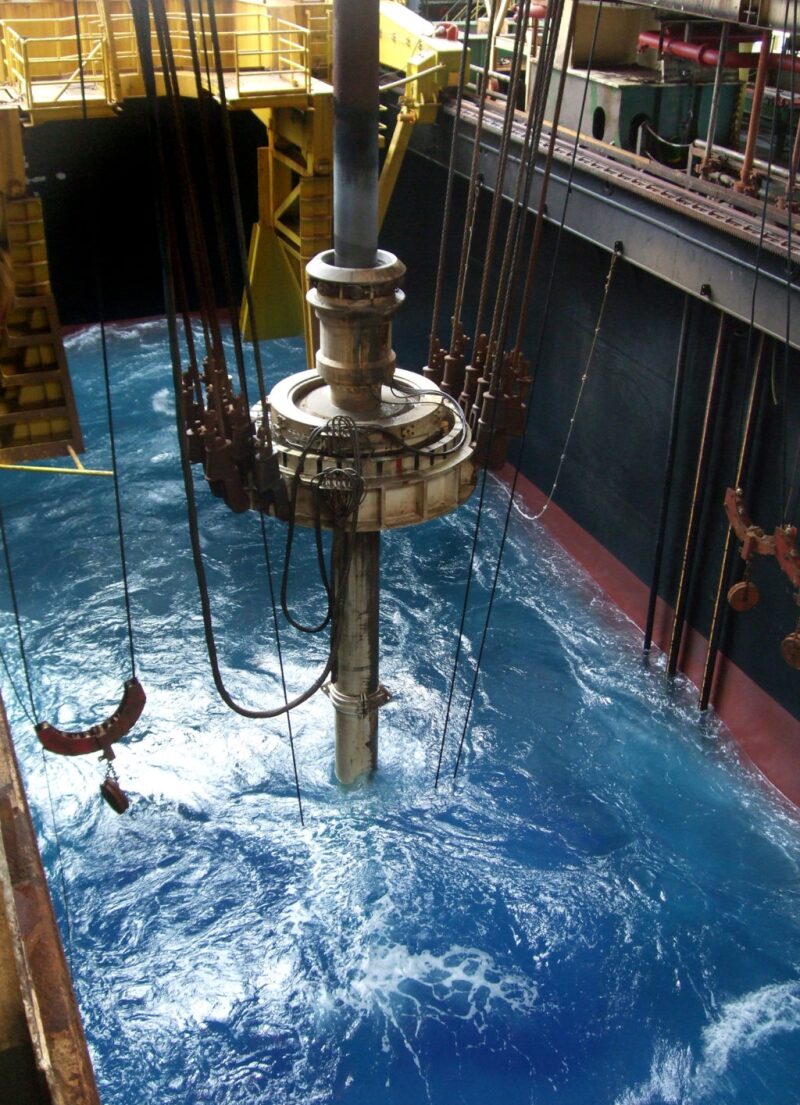 Equipment in the moon pool