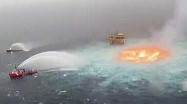 Pemex_Ku-C_fire.jpg