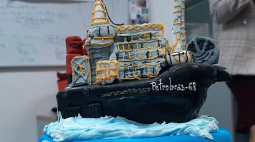 Cake with a model of an FPSO on top