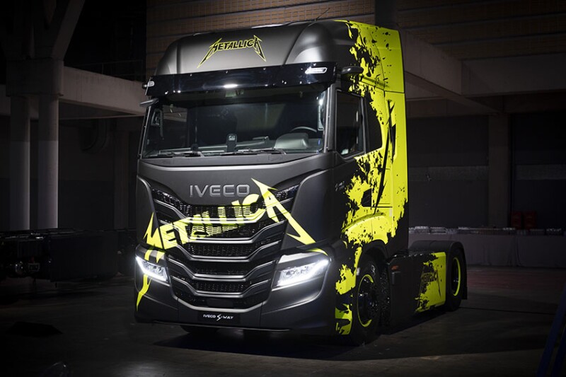 Iveco designed this special edition design for the Metallica fleet, drawing inspiration from the band’s 72 Seasons album. Shell and Air Liquide will be among the suppliers of alternative fuels used by the fleet.