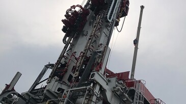 The Raptor rig was equipped with two derricks that alternated between drilling and making up pipe.