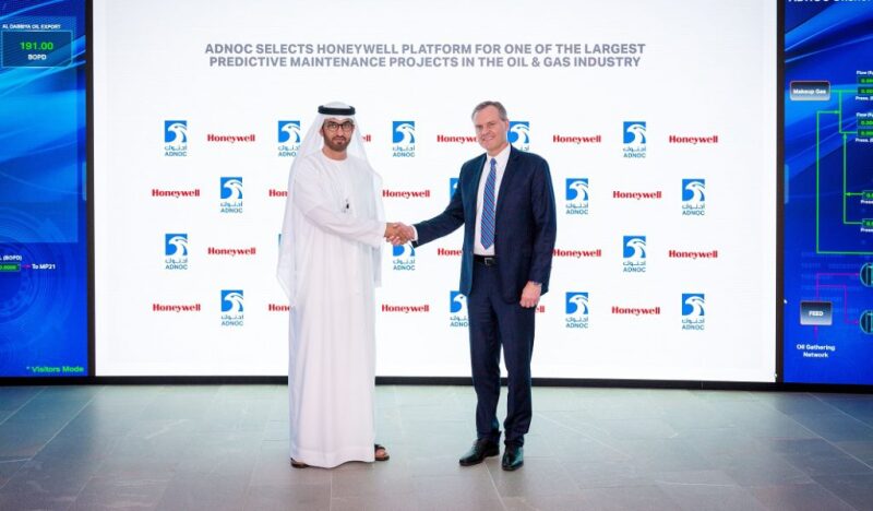 Representatives of ADNOC and Honeywell at contract award