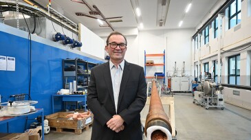 Svein Strømberg, Reelwell’s newly appointed CEO, stands alongside the company’s wired and powered drillpipe. Source: Reelwell AS.