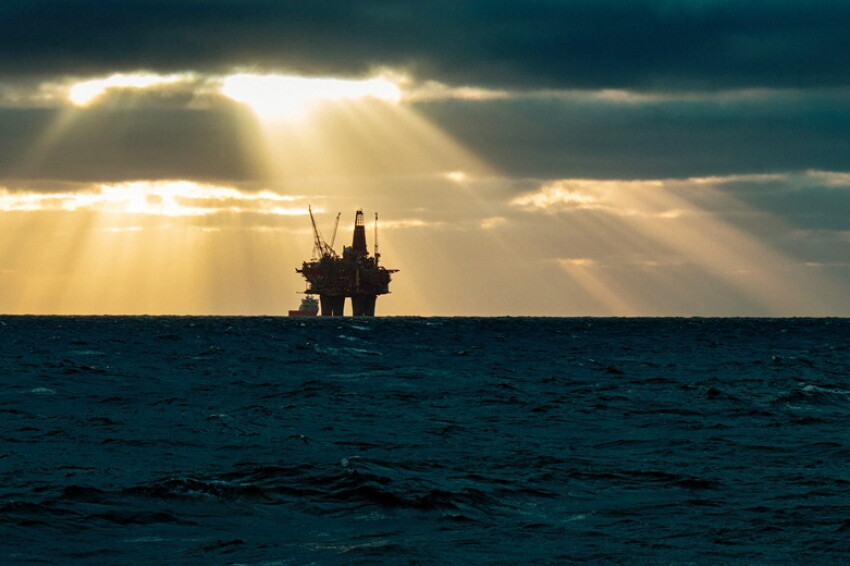 Industrial oil rig offshore platform: away from a sustainable resource