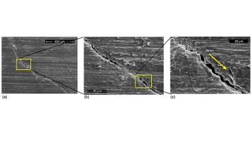 Scanning-electron-microscope observation of the opening of the cracks in rock salt caused by deviatoric stress.