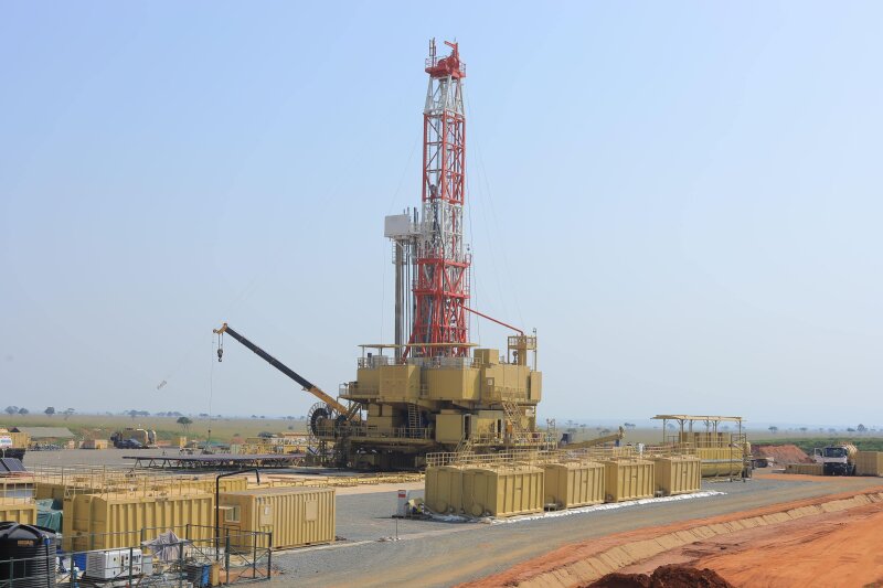 jpt_uganda_walking_rig_sinopec.jpg