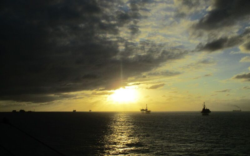 Eliezer Castillo Platforms Gulf of Mexico.jpg