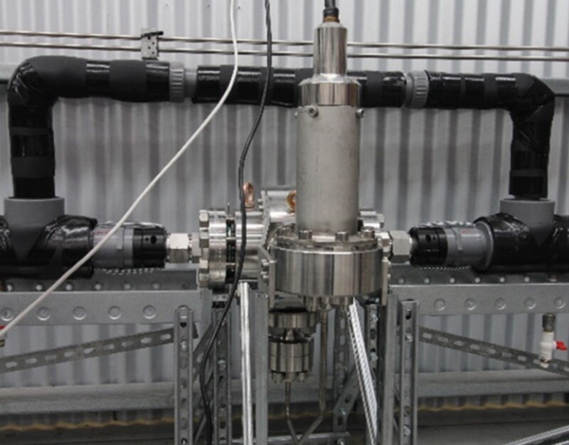 MEG sensor installed at the second LP of the flow loop