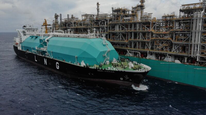 jpt_2021_petronas_flng_hero.jpg