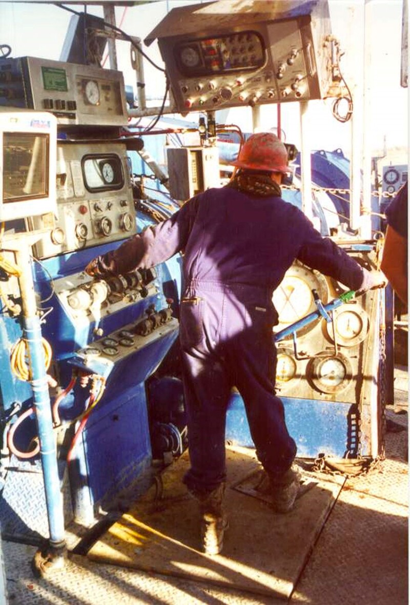 A driller working in the late 1990s on a rig equipped with displays that were new at the time.